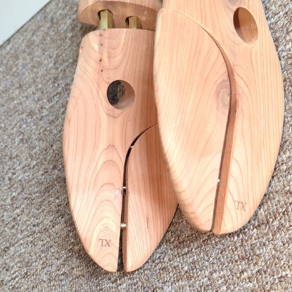 Men's XL Cedar Shoe Trees H&H Full Classic Design *Flaws* - Picture 3 of 4